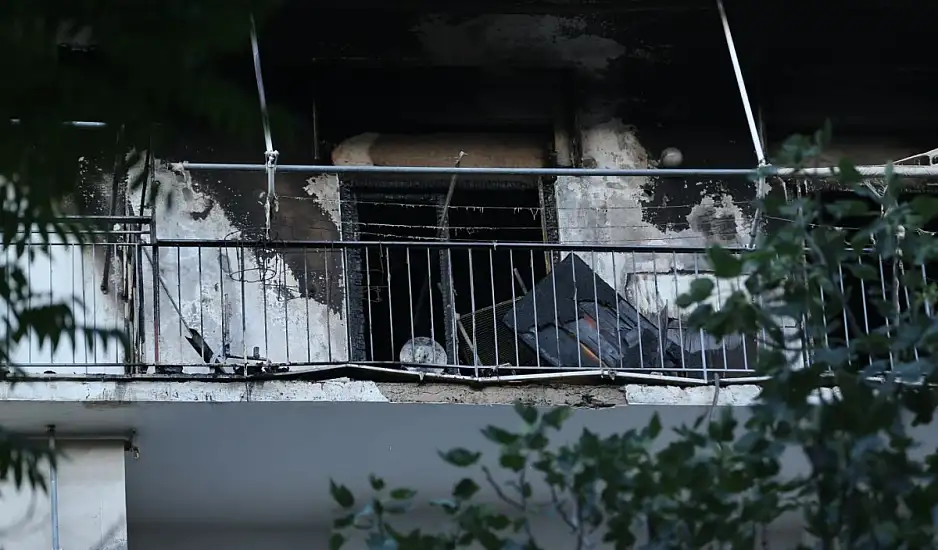 Πέτρος Φιλιππίδης:  Εκτεταμένες οι ζημιές μετά τη φωτιά στο σπίτι του - Βίντεο